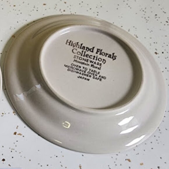 Pair of Highland Florals Collection Stoneware Mountain Floral Dinner Plates - Picture 2 of 2